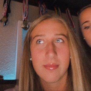 Meet your Posher, Chloe